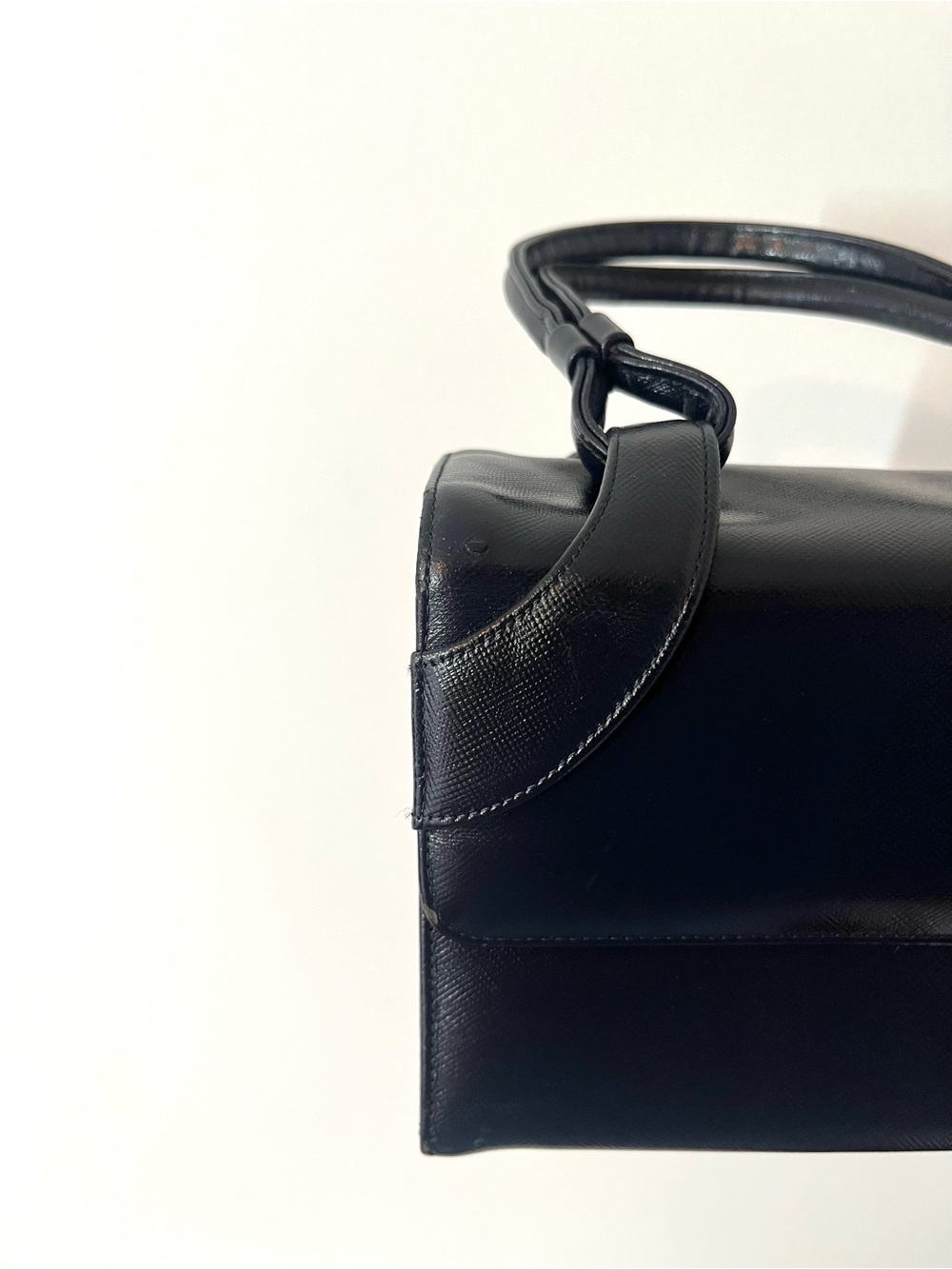 Vintage Bienen Davis Classic Black Structured Leather Bag with Gold Accents - Picture 7 of 13